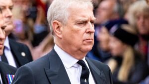 Принц Эндрю лишен титула герцога Йоркского