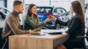 Продажи новых авто в России рухнули на 20% в сентябре