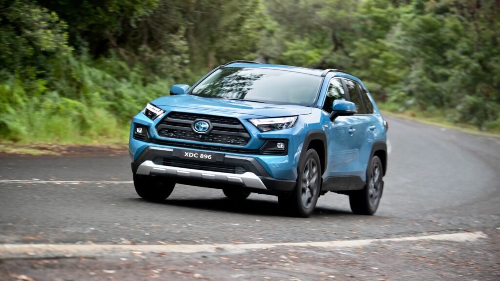 Продажи Toyota в РФ выросли на 50%: бренд вошел в ТОП-10