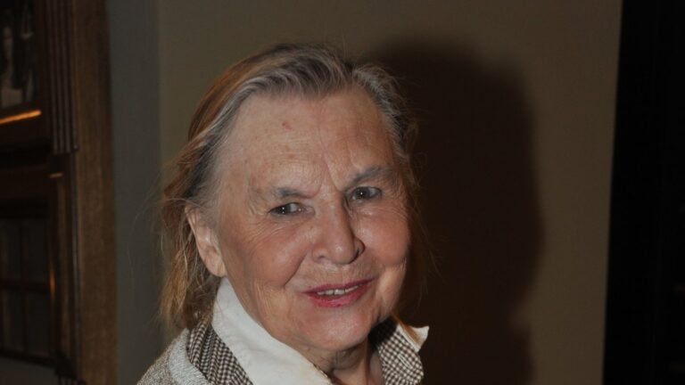 Путин выразил соболезнования в связи с кончиной Нины Гуляевой