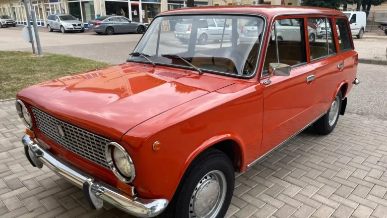 Редкая LADA 2102 1984 года в Венгрии продается за 1,2 млн рублей