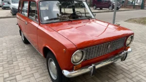 Редкая LADA 2102 из СССР продается в Венгрии за 1,2 млн рублей