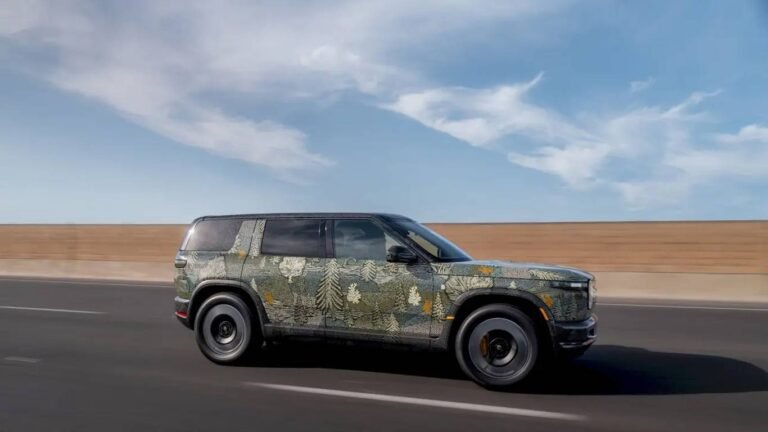 Rivian сокращает сотрудников из-за высоких затрат на электрокары
