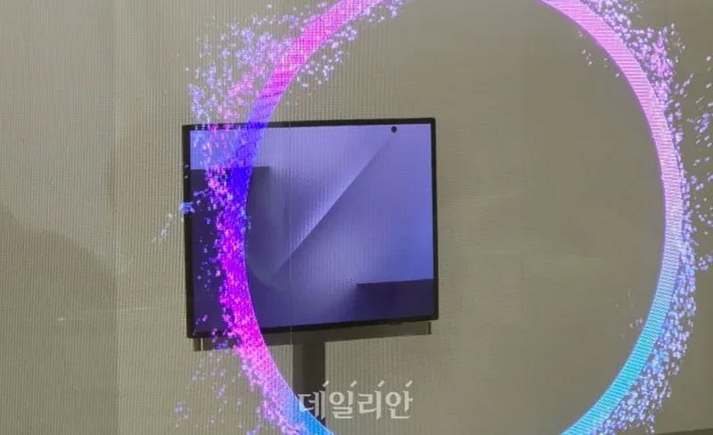 Samsung показала трёхстворчатый смартфон Galaxy Z TriFold