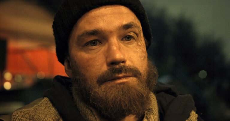 Сериал «Камбэк»: Александр Петров и возвращение в 2004 год