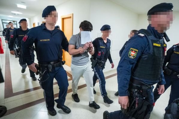 Школьники-мигранты в Вене: насиловали учительницу с ее согласия