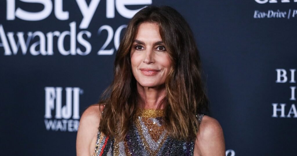 Синди Кроуфорд поделилась смелым образом без одежды