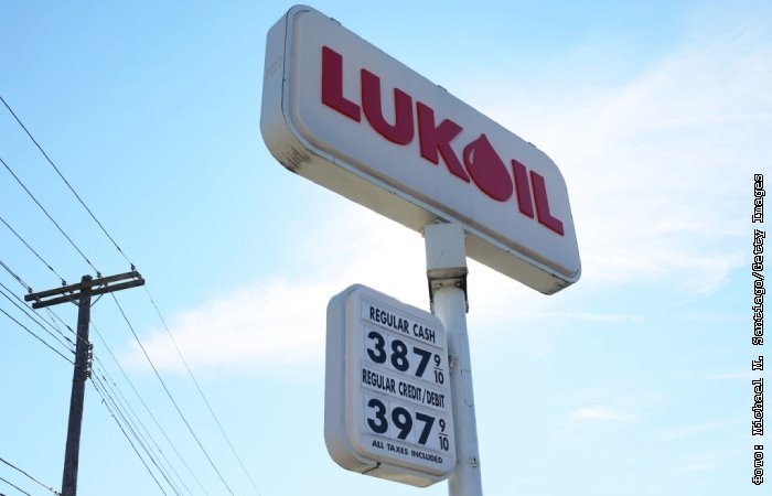 США ввели санкции против Роснефти и ЛУКОЙЛА