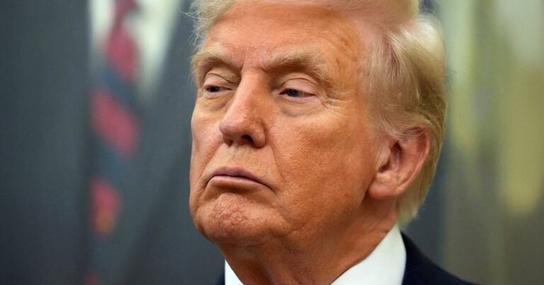 Столтенберг раскрыл причину интереса Трампа к членству Исландии в НАТО