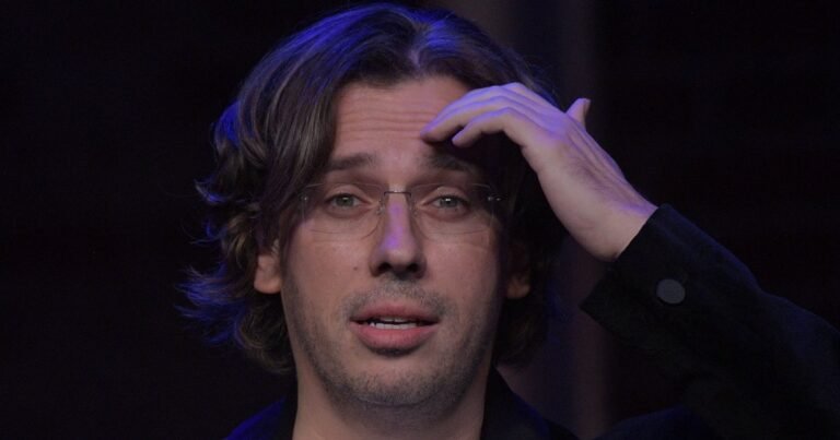 Стратегия артистов: как Галкин пытается сохранить российский ОМС