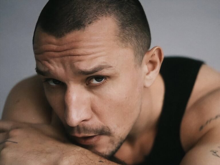 Тарas Цимбалюк взбудоражил сеть фотографией с блондинкой