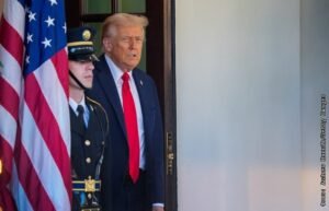 Трамп распорядился выплатить зарплаты военным в США, несмотря на шатдаун