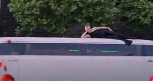 Участница шоу «Холостяк-14» эффектно появилась на лимузине