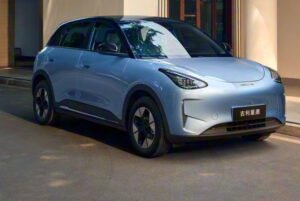 В Белоруссии появился доступный электрокар Geely EX2