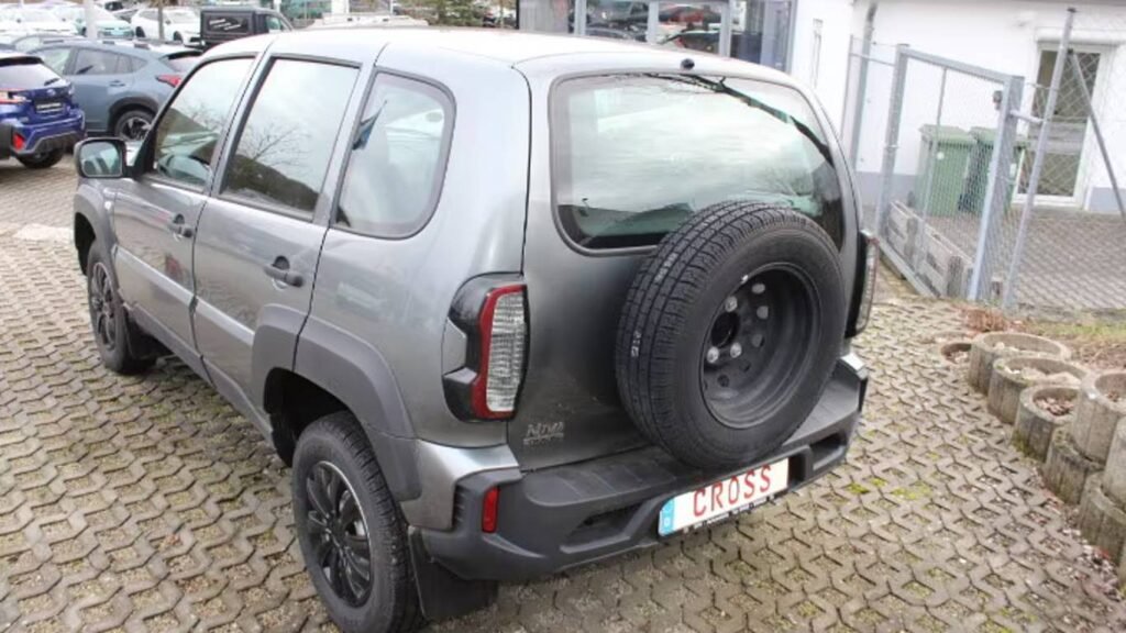 В Германии продают почти новый российский внедорожник LADA Niva