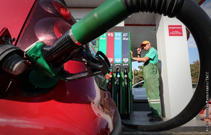 В Крыму увеличили лимит топлива на АЗС до 30 литров на человека