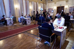 В Суперфинале России по шахматам среди мужчин лидируют пятеро