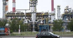 Венгрия поможет Сербии с поставками нефти из-за санкций США