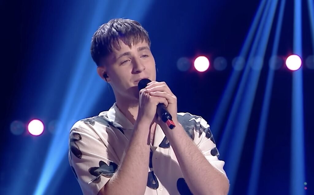 ВИДЕО: Слезы на шоу Vocea României. Молодой человек из Молдовы покоряет жюри