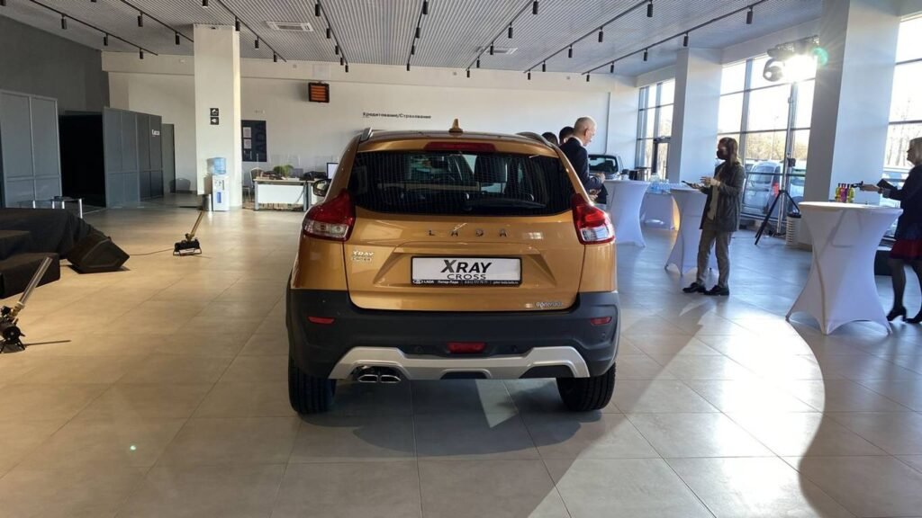 Владельцы LADA XRay показали способ установки электроручника