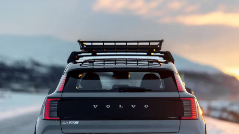 Volvo расширяет электрическую линейку: EX30 Cross Country и EX30 Single Motor в США