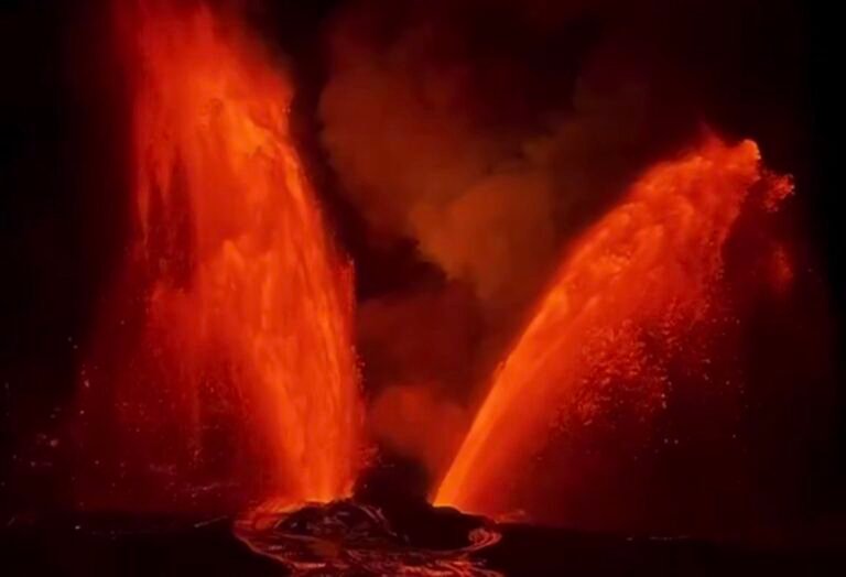 Вулкан Килауэа выбросил фонтаны лавы высотой 500 метров