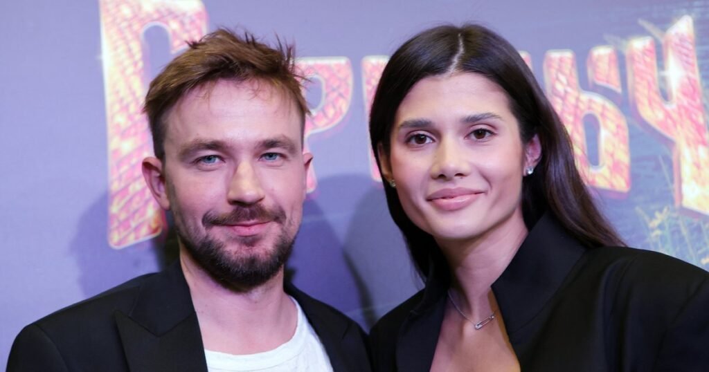 Жена Александра Петрова блеснула на премьере «Алисы в стране чудес»