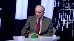 Звезда «Я шагаю по Москве» борется за элитную квартиру у Кремля