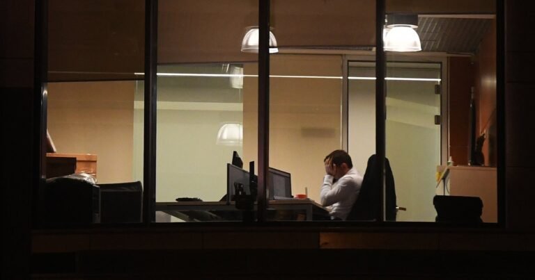 Большинство россиян скрывают ошибки на работе