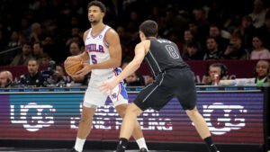 Дёмин лидирует в матче «Бруклин» - «Филадельфия» в Кубке НБА