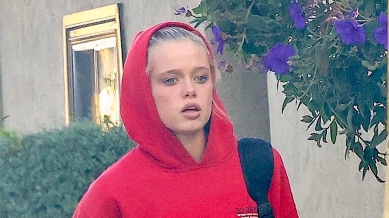 Дочь Джоли и Питта Шайло замечена на улице в Лос-Анджелесе