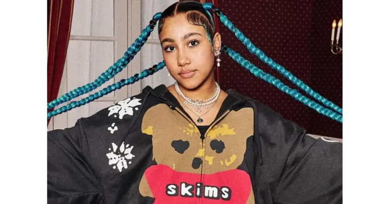 Дочь Канье Уэста и Ким Кардашьян снялась в рекламе Skims