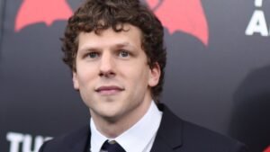 Джесси Айзенберг решит отдать почку незнакомцу