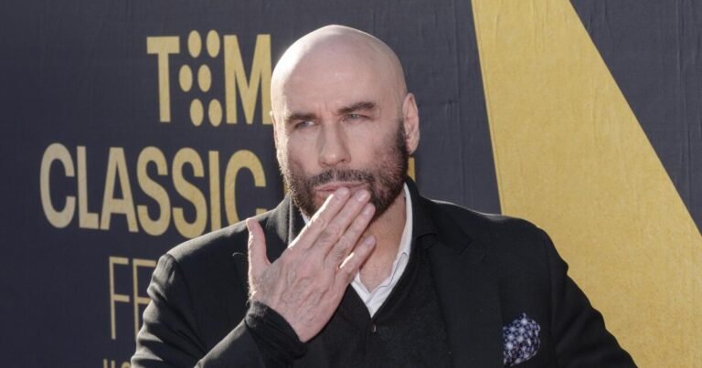 Джон Траволта показал редкие кадры с сыном-подростком из Норвегии