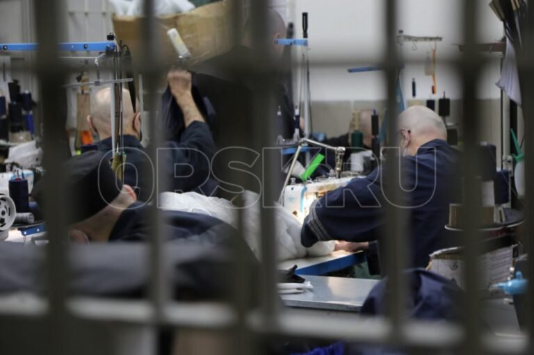 Эксклюзивный репортаж из колонии «Черный дельфин»: что скрывается за колючей проволокой