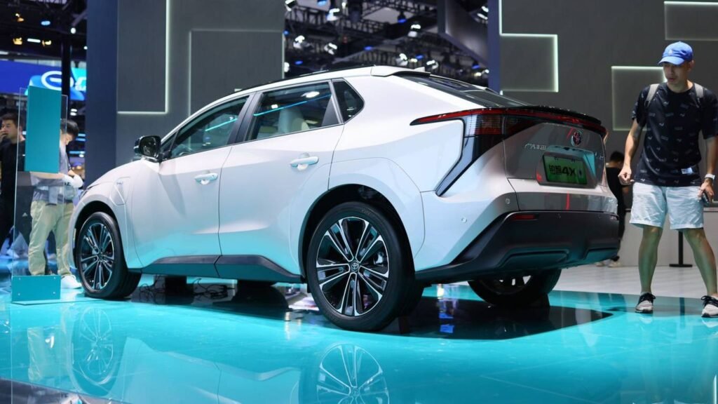 Электрический аналог RAV4 от Toyota: цены и характеристики