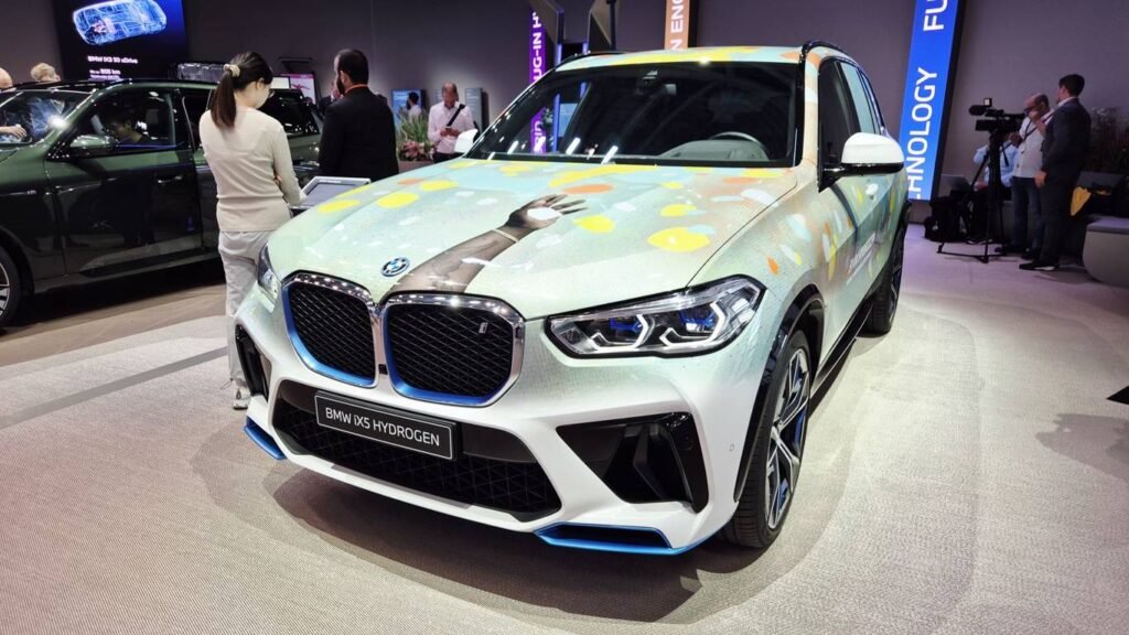 Электромобили BMW: зарядка вдвое быстрее с новыми батареями