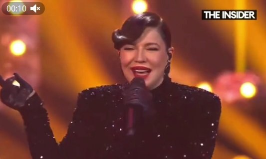 Елка изменила текст хита «Прованс» на концерте в Москве