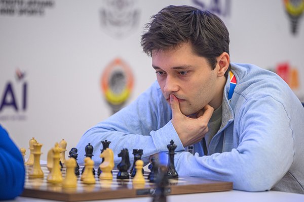 Есипенко вышел в полуфинал Кубка мира ФИДЕ, сыграет с Вэй И