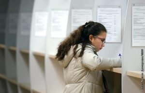 Еврокомиссия ввела жесткие визовые правила для россиян