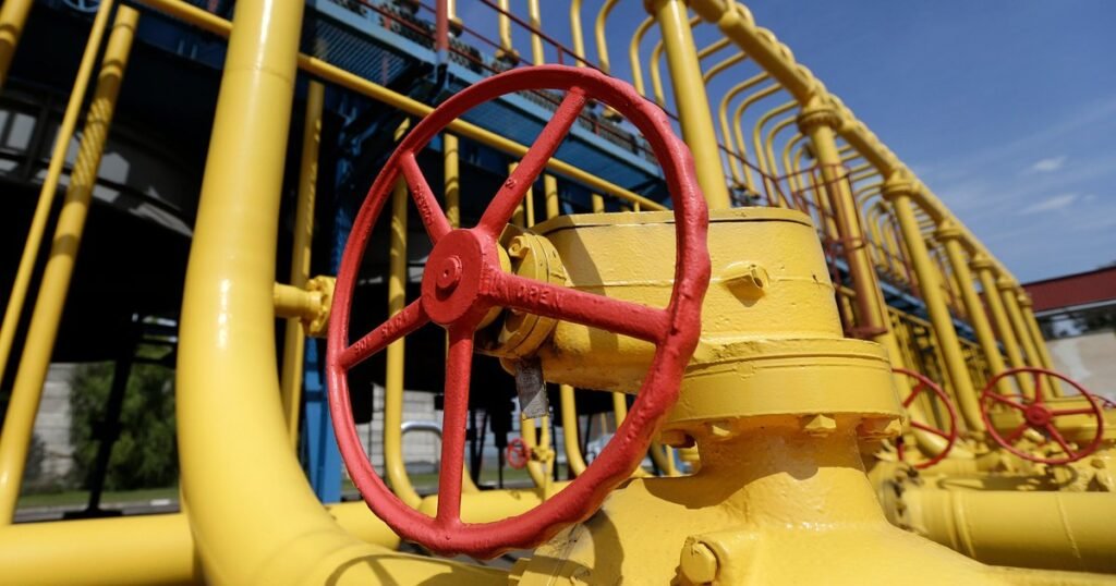 FT: США намерены окончательно вытеснить российский газ из Европы