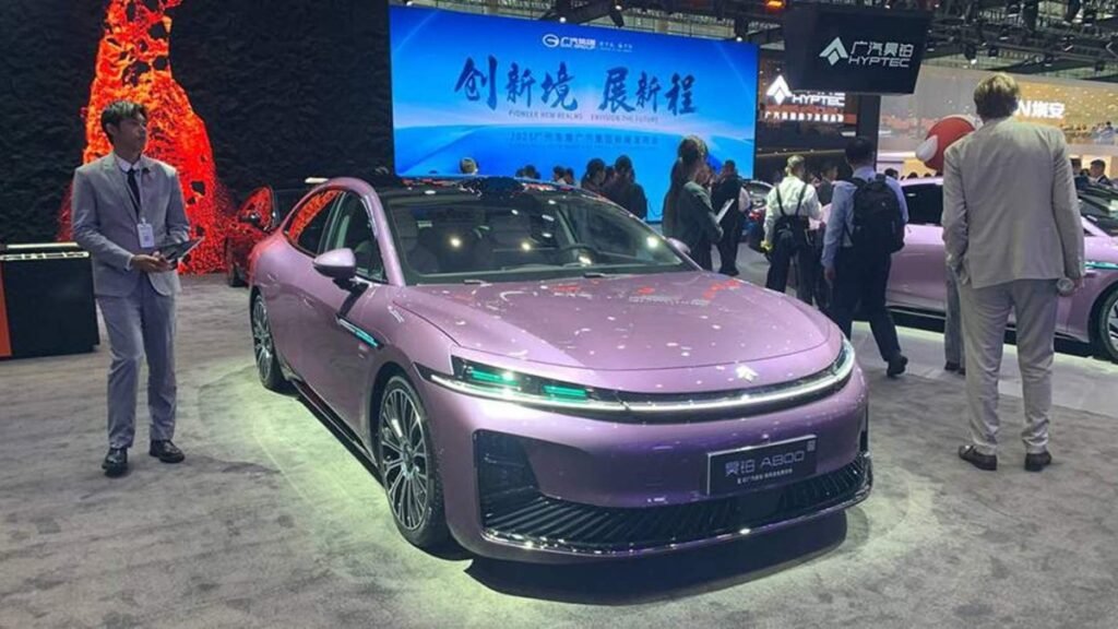 GAC представил гибридный премиум-седан в Китае