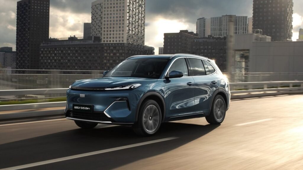 Geely EX5 EM-i: в России появились гибридные кроссоверы