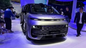 Geely Galaxy V900: Роскошный минивэн на базе LEVC L380