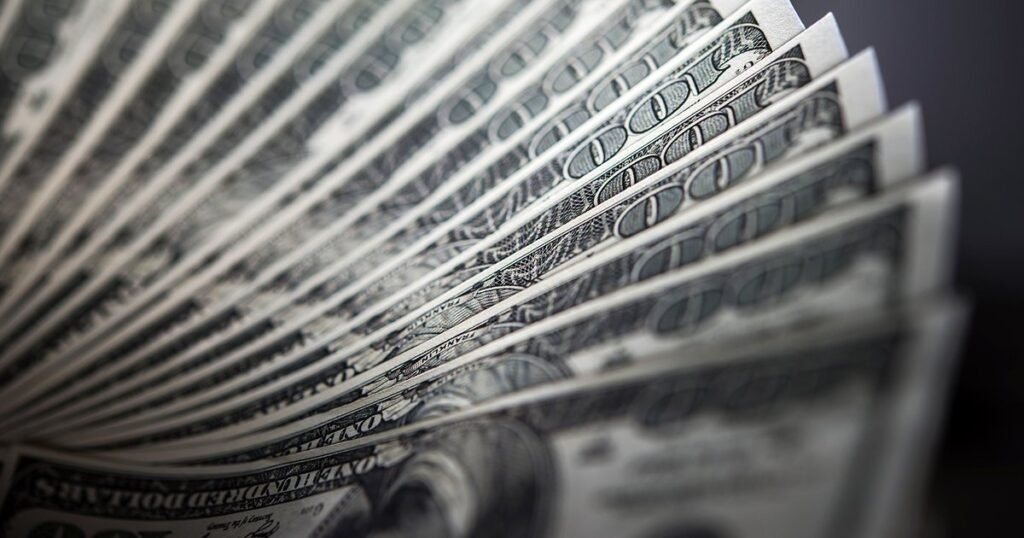 Госдолг США может достигнуть $55 трлн при Трампе - финансист Далио