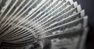 Госдолг США может достигнуть $55 трлн при Трампе - финансист Далио