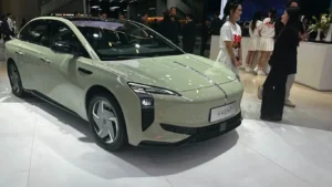 Hongqi EH7: Представлен новый электрический седан на автосалоне в Гуанчжоу