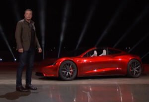 Илон Маск анонсировал демонстрацию летающего Tesla Roadster