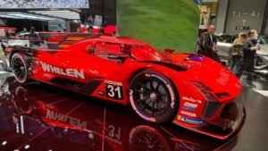 Кадиллак привез в Китай «красного монстра» для Ле-Мана