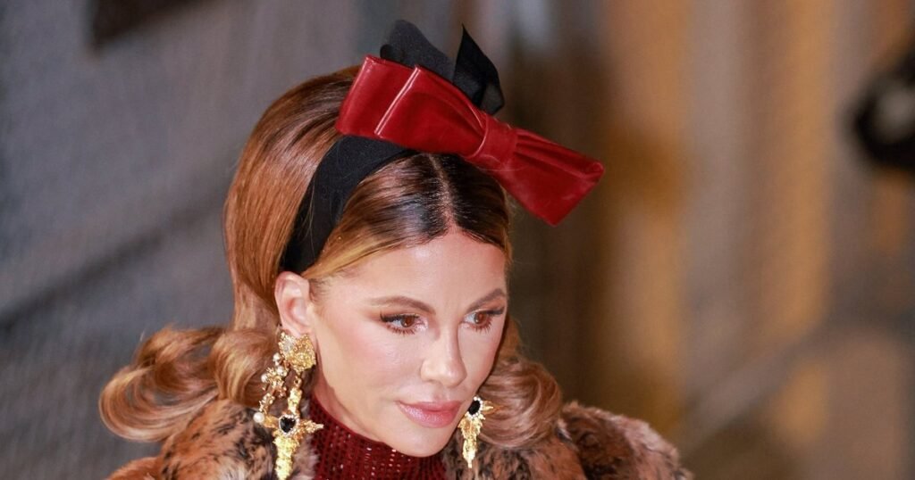 Кейт Бекинсейл удивила поклонников стилем в 52 года